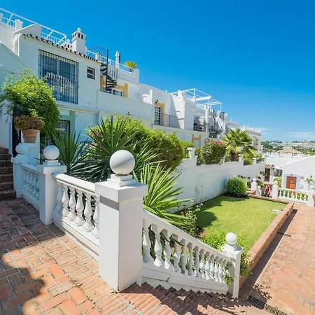 Aloha Pueblo Beautiful With Roof-terrace Next To Aloha Golf Appartamento