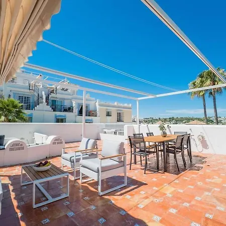 Aloha Pueblo Beautiful With Roof-terrace Next To Aloha Golf Appartamento