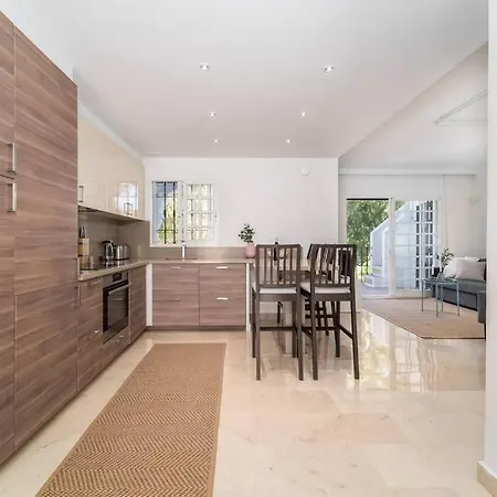 Aloha Pueblo Beautiful With Roof-terrace Next To Aloha Golf Appartamento Marbella